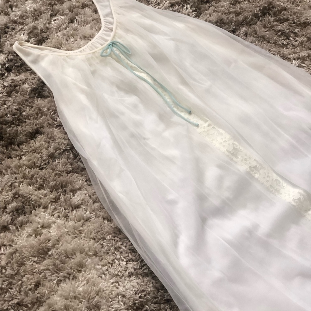 Vintage Miss Elaine Sheer Nightie - Picture 3 of 7
